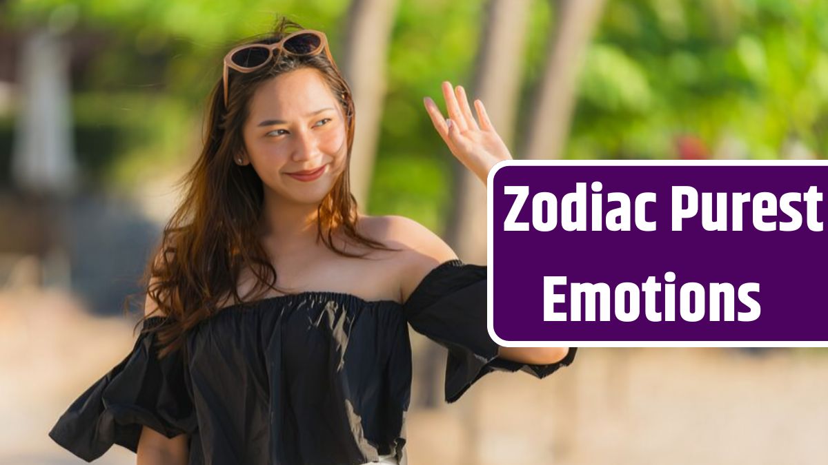 Portrait beautiful young asian woman happy and smile on the beach sea and ocean